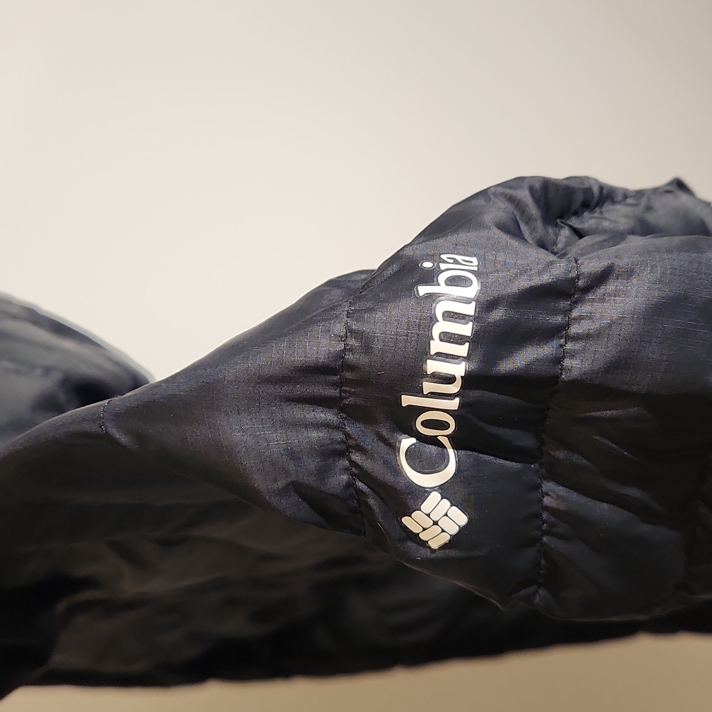Columbia Fitted Lightweight Puff - image 3